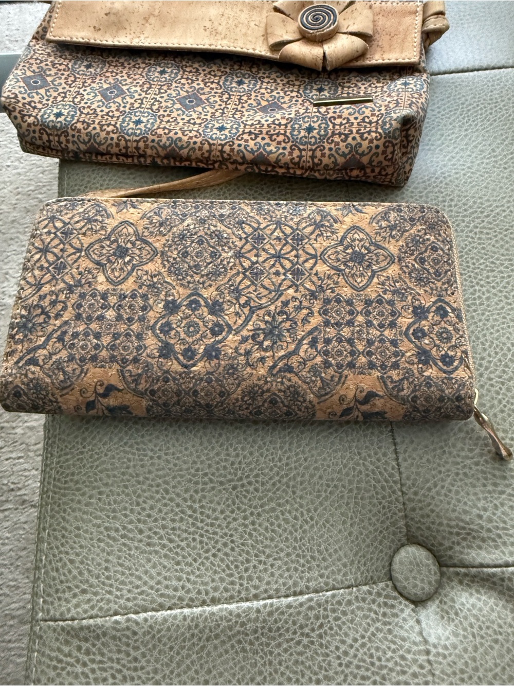 *NEW* Portugal Cork Zip Wallet in Natural Brown with Navy Motif - Picture 11 of 15